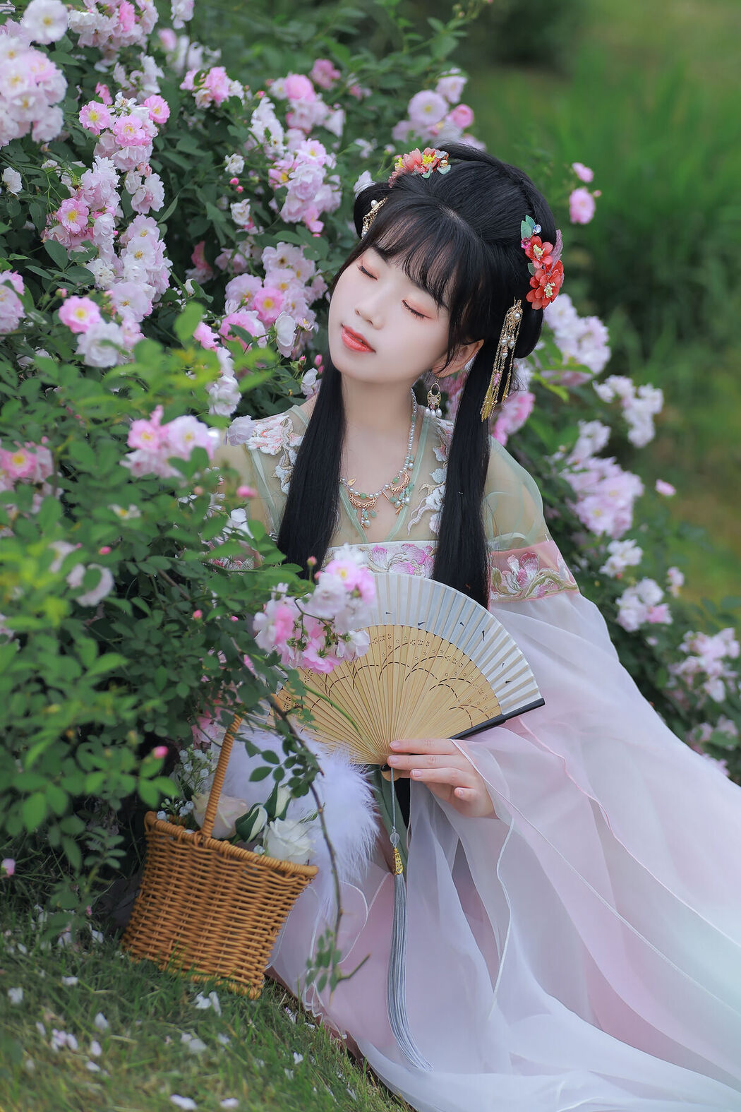 YiTuYu艺图语 Vol.8641 Zhou Zhou AY (23P)