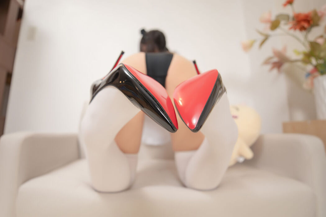 Coser@神楽坂真冬 – 巨乳女仆 (76P – 2V)