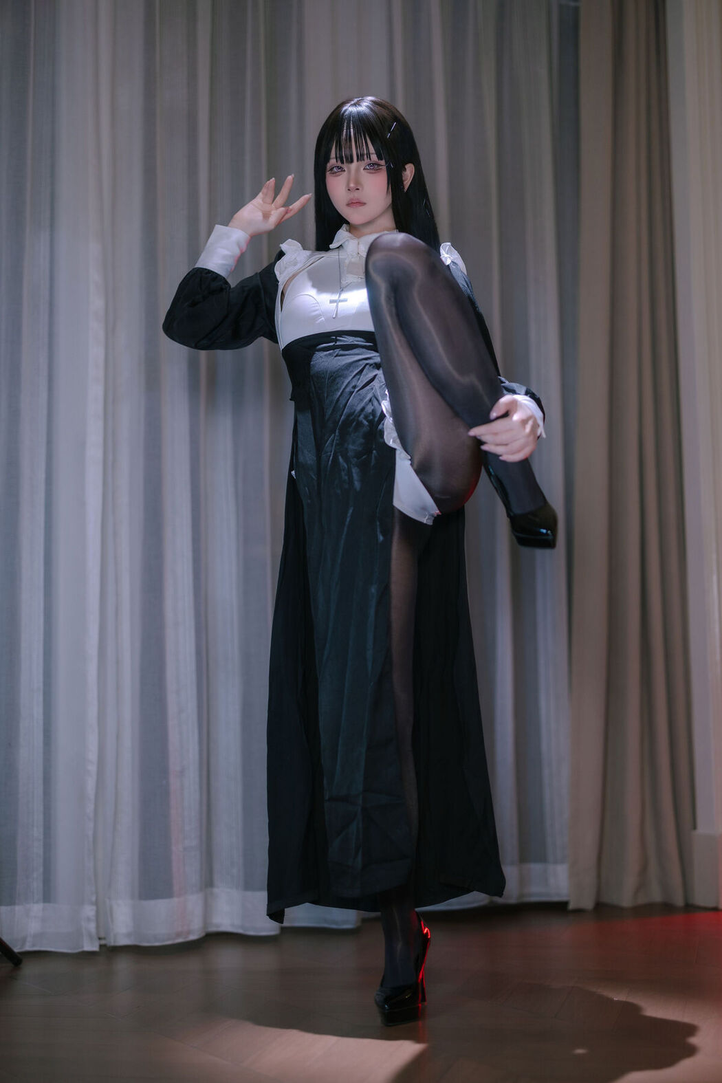 Coser@屿鱼 – 黑丝修女 (41P)