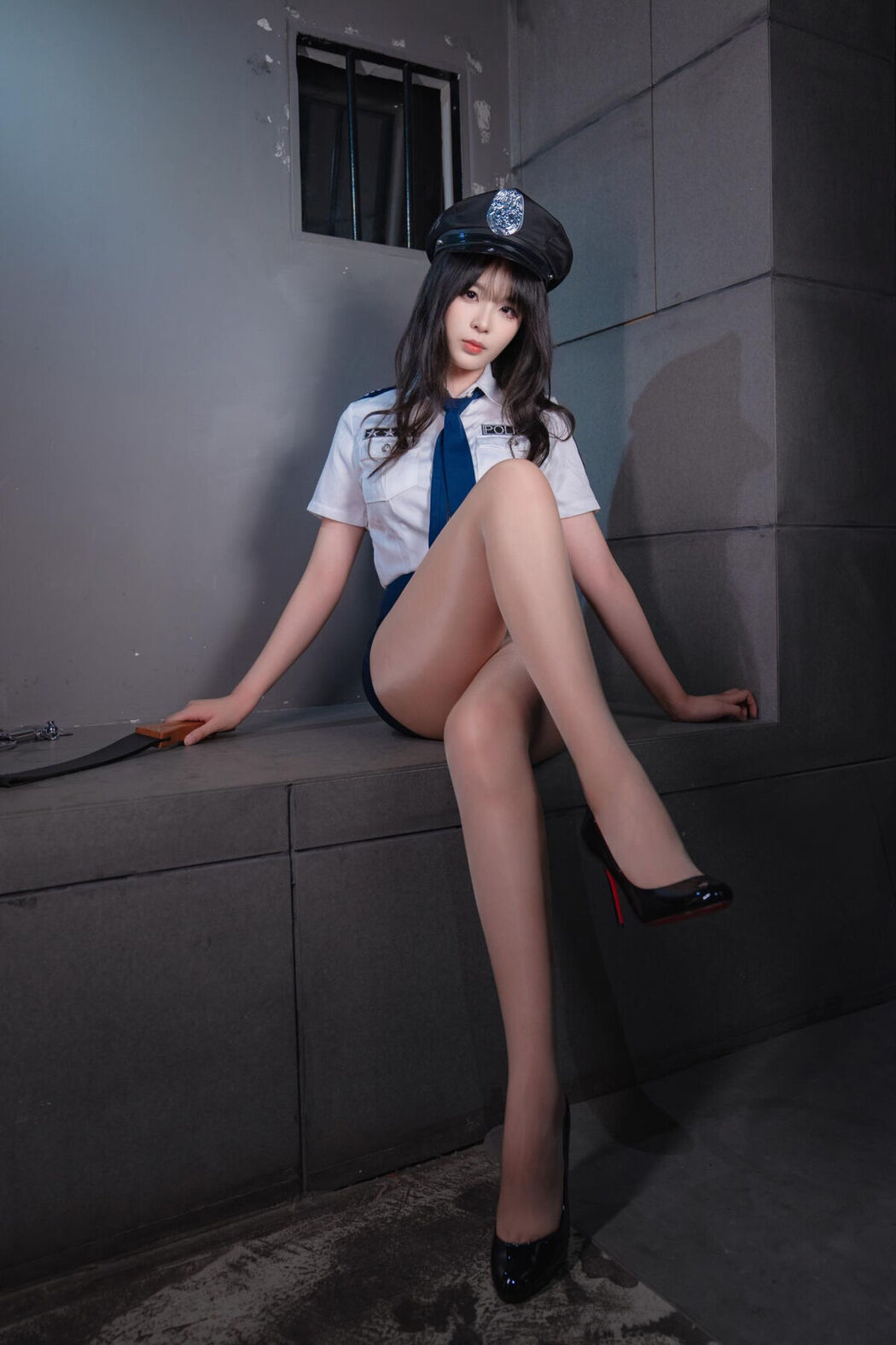 Coser@轩萧学姐 – 女警官 Part02 (58P)