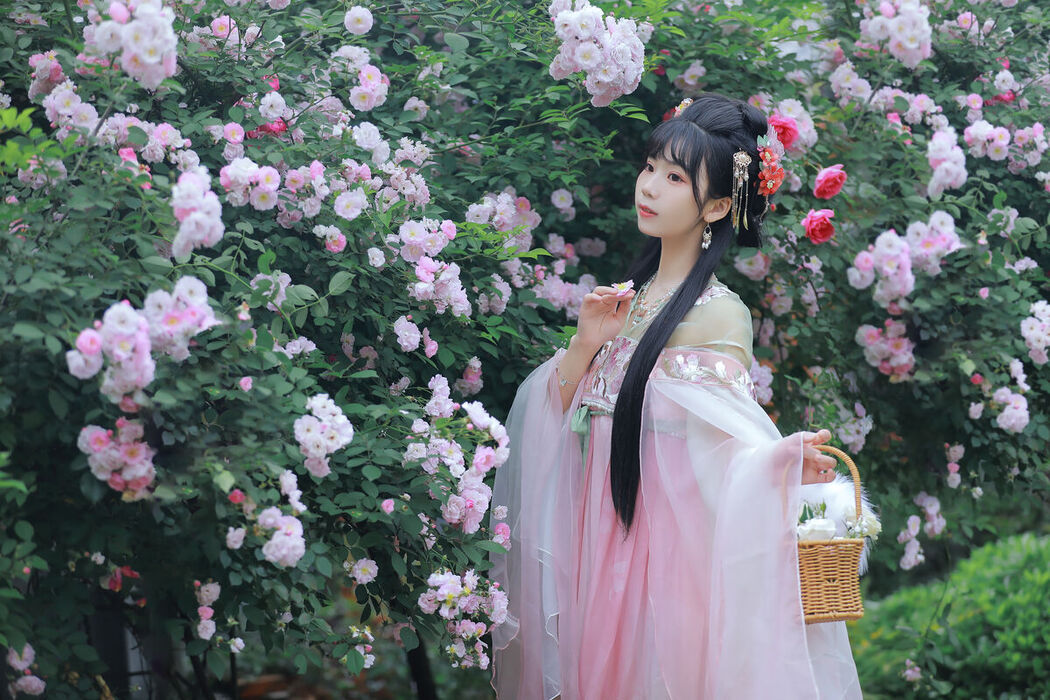 YiTuYu艺图语 Vol.8641 Zhou Zhou AY (23P)