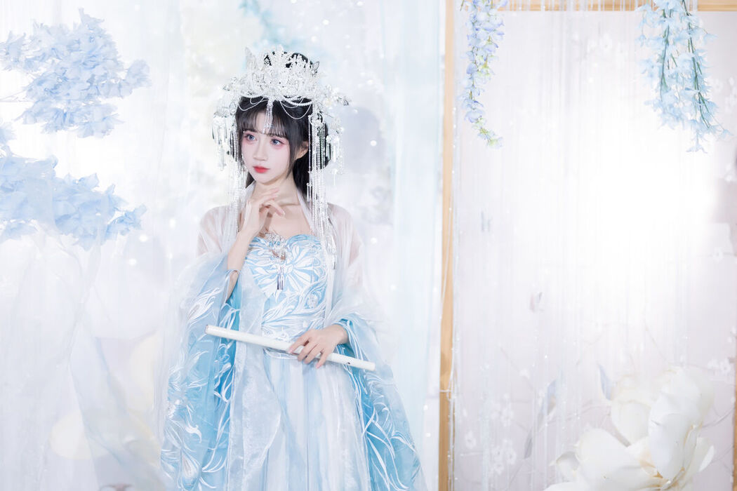 YiTuYu艺图语 Vol.8652 Qi Luo Sheng De Xiao Su Su (23P)