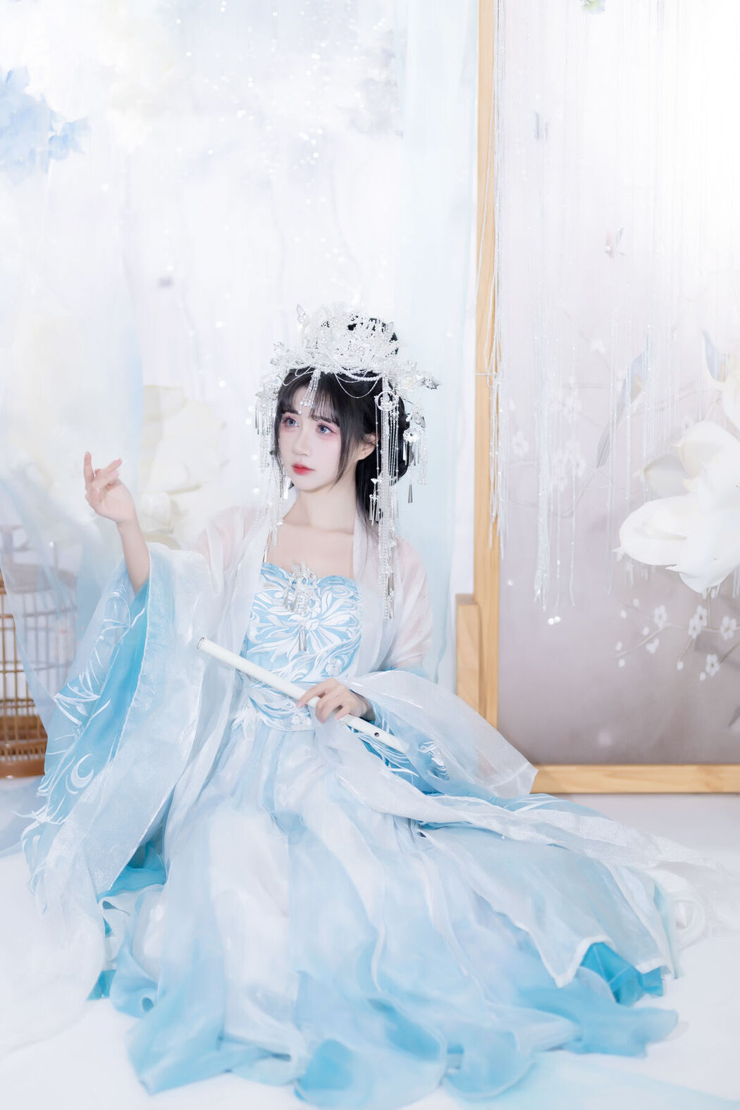 YiTuYu艺图语 Vol.8652 Qi Luo Sheng De Xiao Su Su (23P)