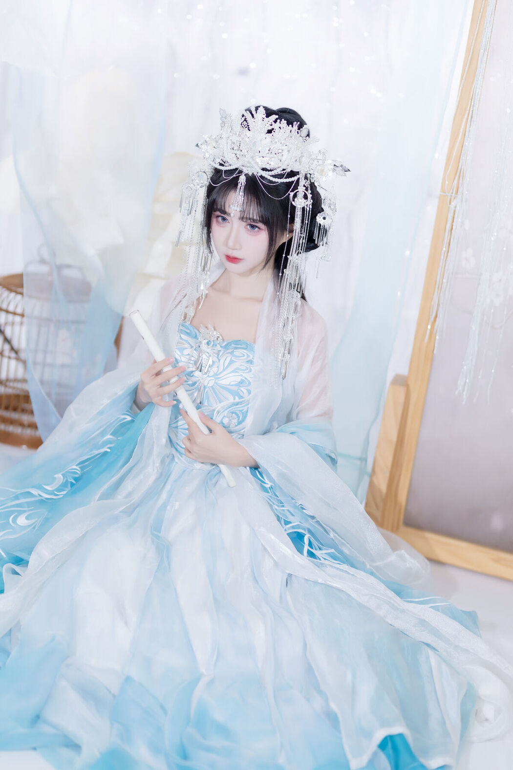 YiTuYu艺图语 Vol.8652 Qi Luo Sheng De Xiao Su Su (23P)