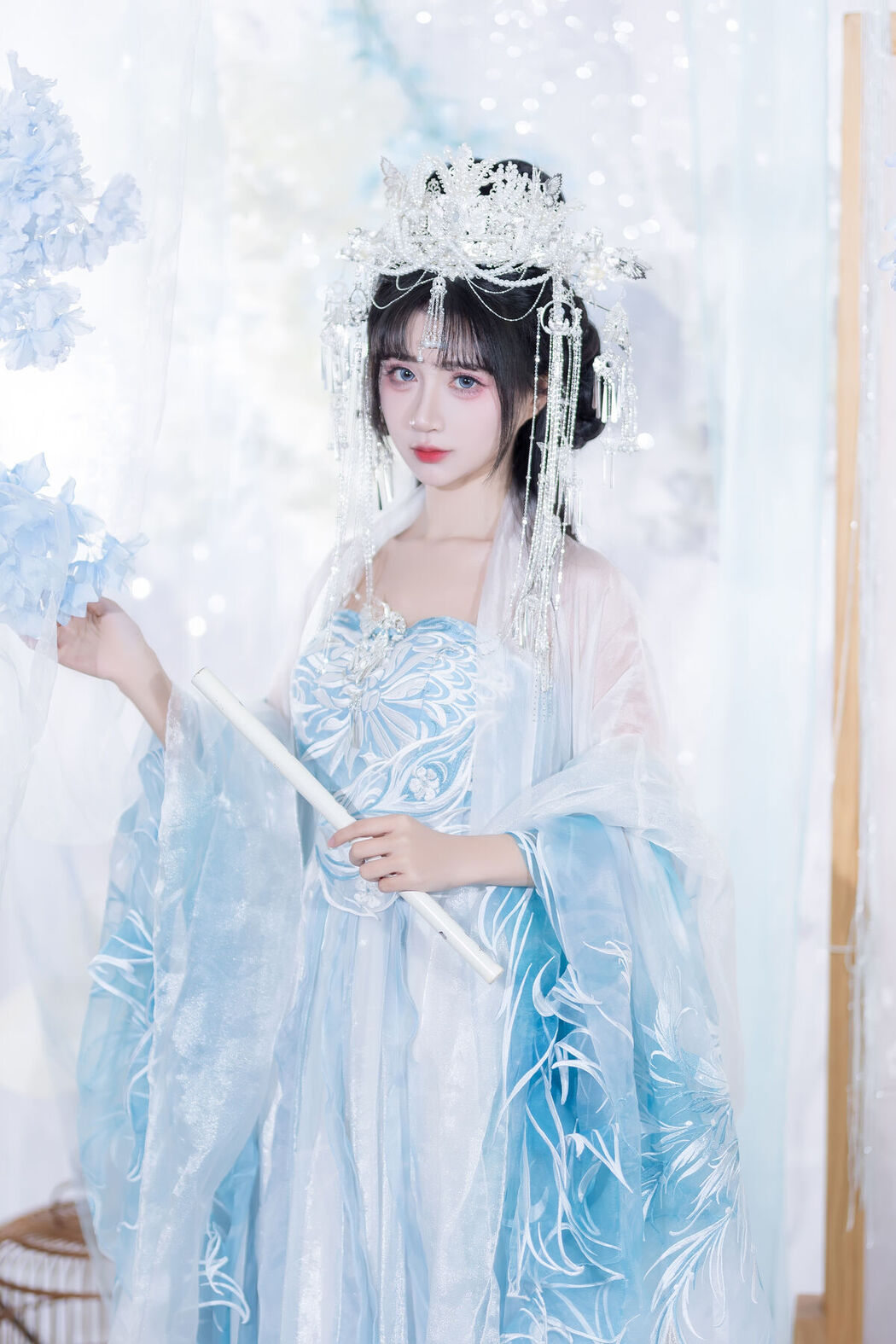 YiTuYu艺图语 Vol.8652 Qi Luo Sheng De Xiao Su Su (23P)