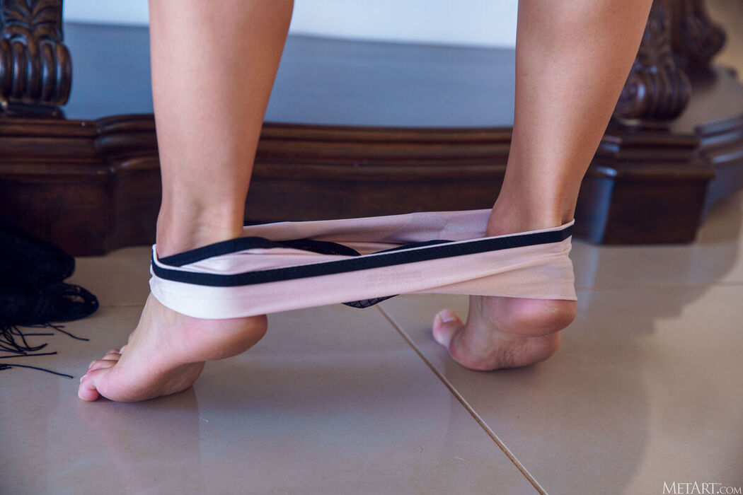 MetArt Cara Mell – Bow On Top (84P)