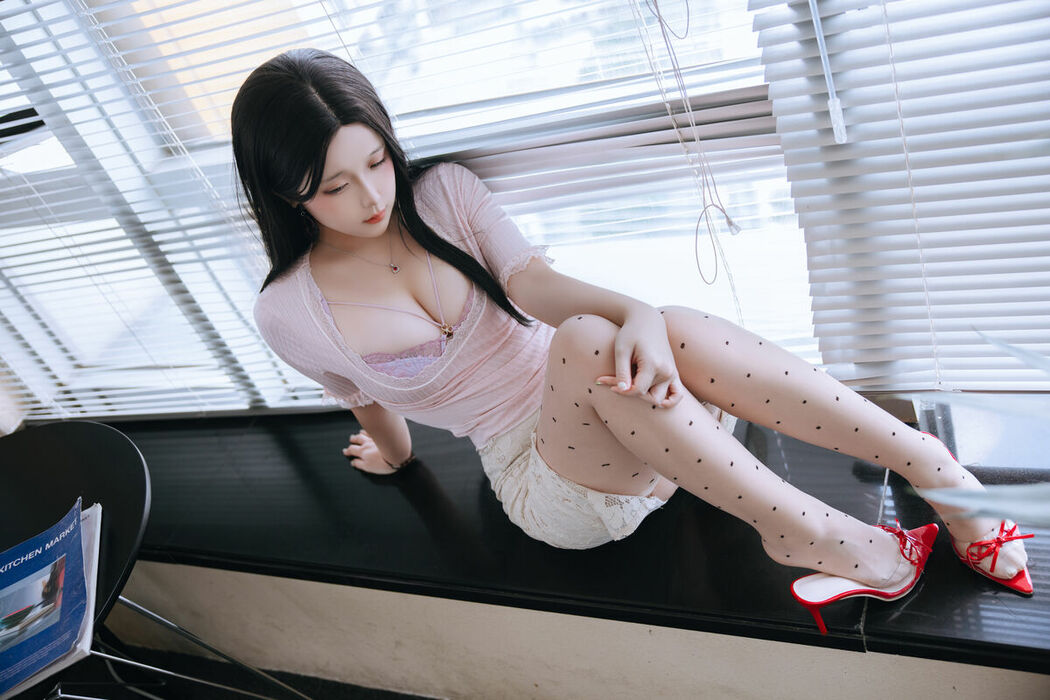 Coser@日奈娇 – 前妻的诱惑 Part01 (62P – 5V)