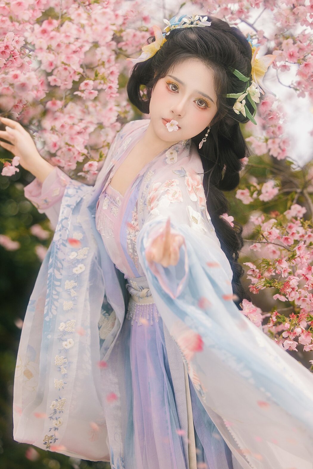 YiTuYu艺图语 Vol.8666 Xian Lu (19P) Cover Photo