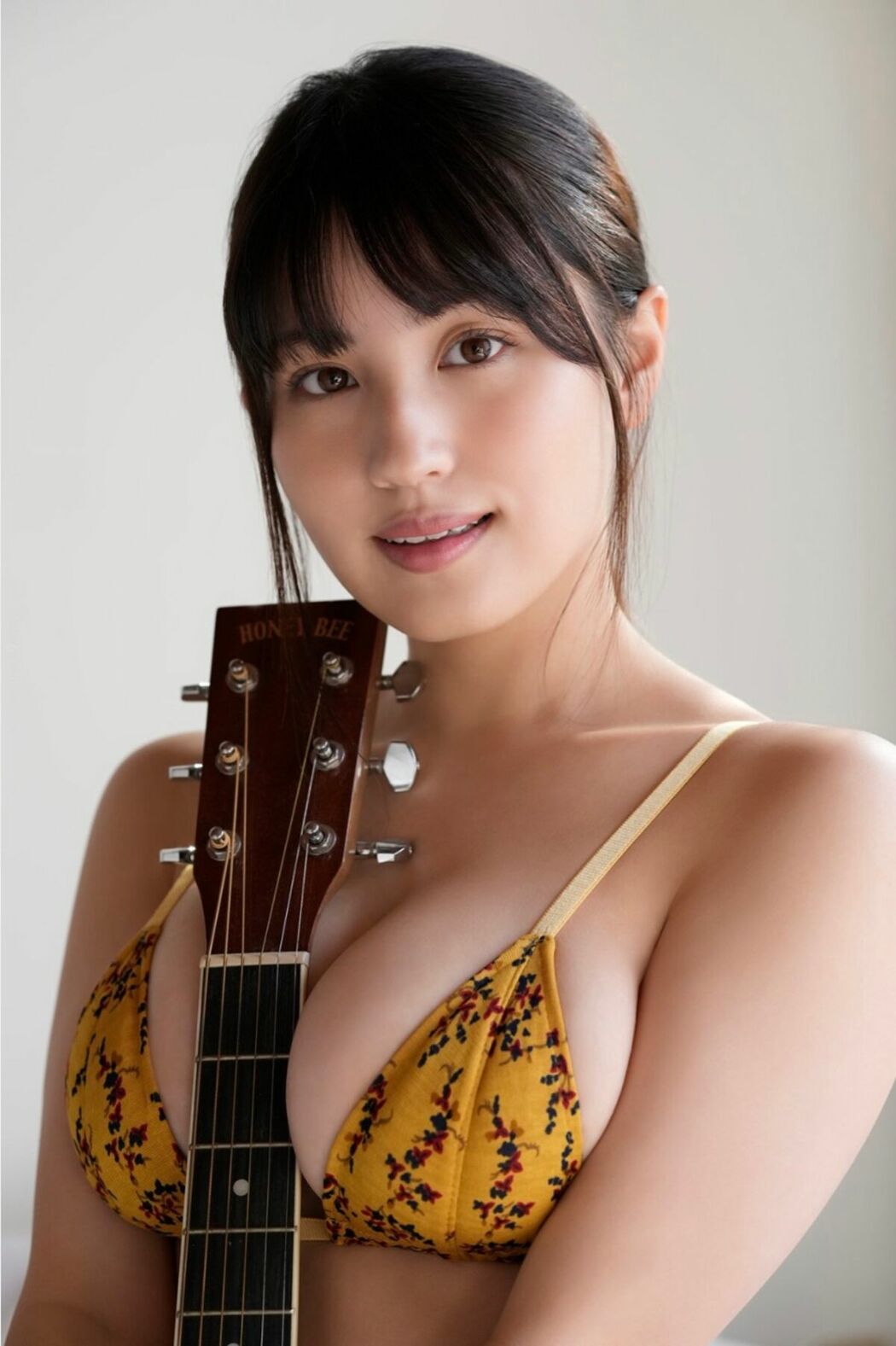 JP Fuka Hanasaki 花咲楓香 – FLASHデジタル写真集 ルーキーはHカップ (70P)