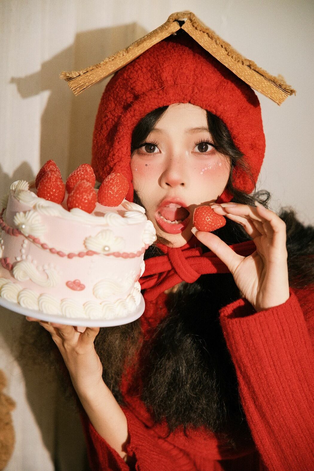 YiTuYu艺图语 Vol.8677 Dan Gao (16P)