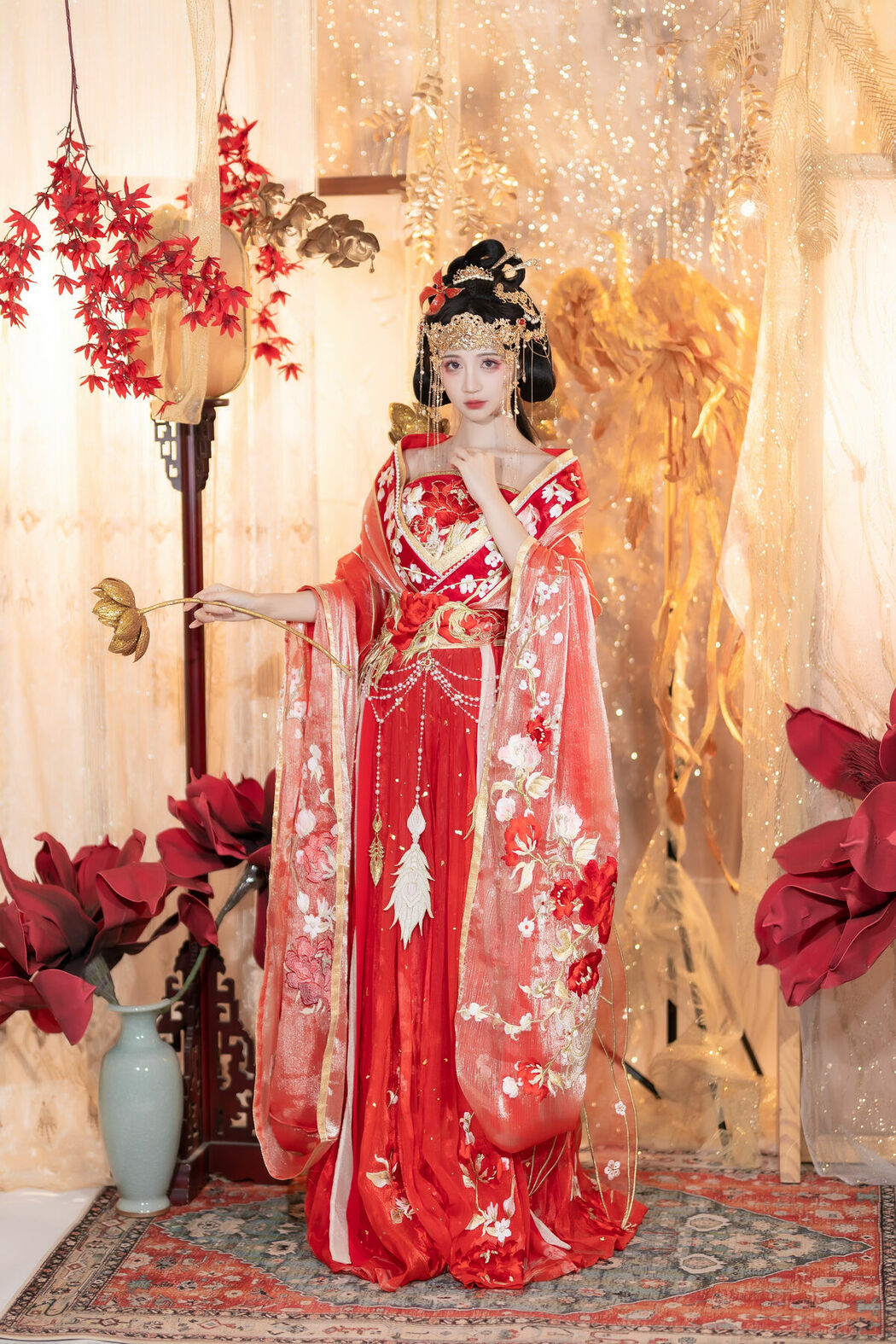 YiTuYu艺图语 Vol.8690 Qi Luo Sheng De Xiao Su Su (24P)