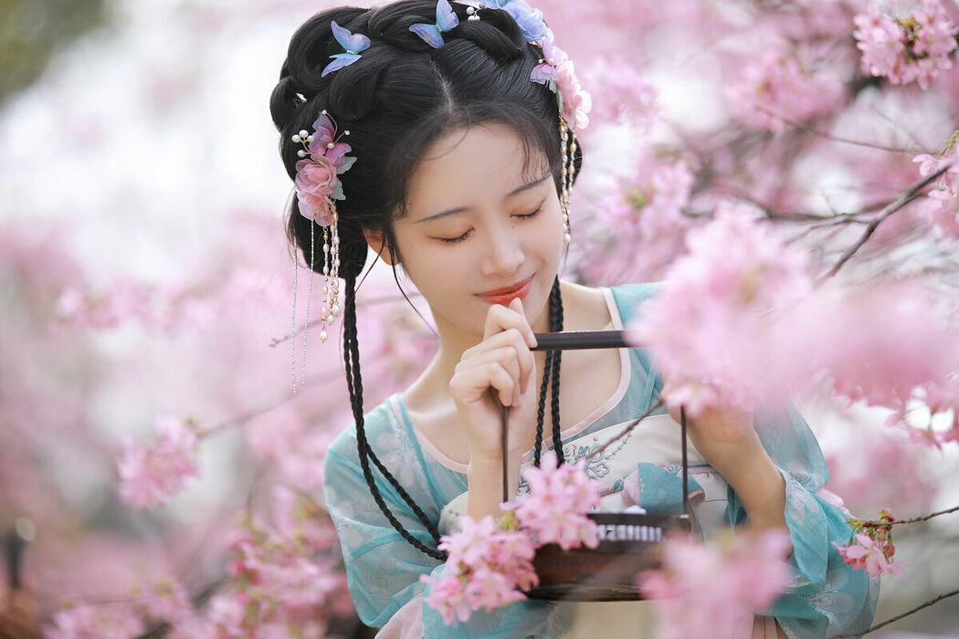 YiTuYu艺图语 Vol.8684 Mian Mian Si Yuan Dao (16P)