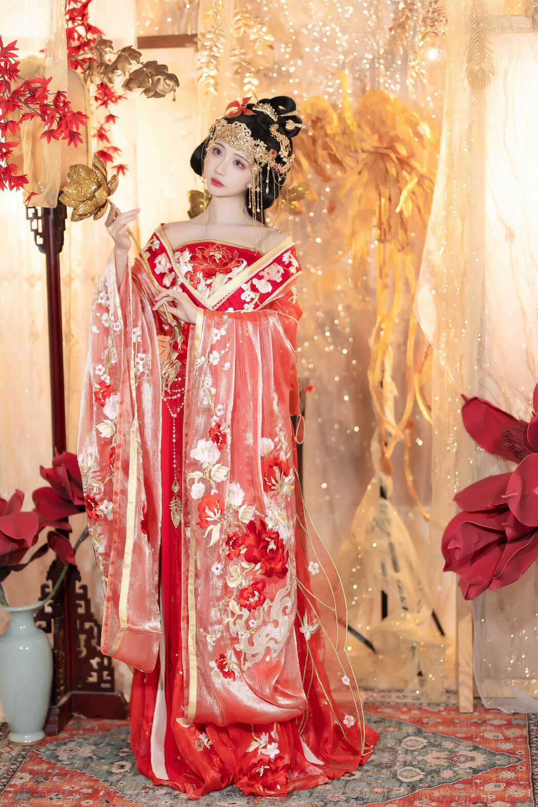 YiTuYu艺图语 Vol.8690 Qi Luo Sheng De Xiao Su Su (24P)