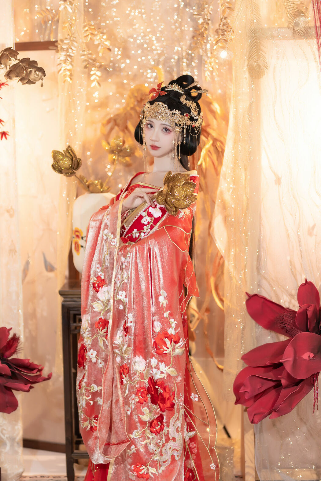 YiTuYu艺图语 Vol.8690 Qi Luo Sheng De Xiao Su Su (24P)