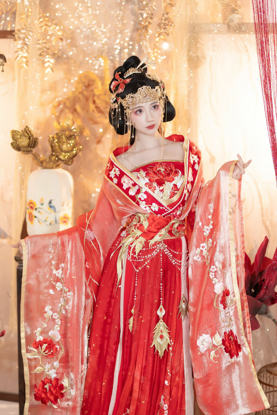 YiTuYu艺图语 Vol.8690 Qi Luo Sheng De Xiao Su Su (24P)