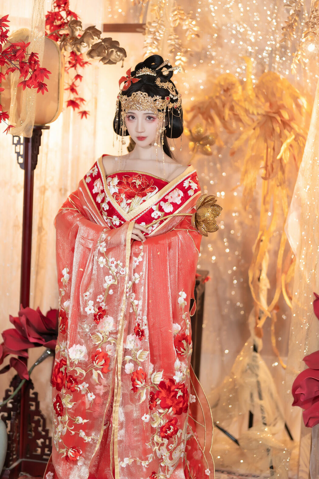 YiTuYu艺图语 Vol.8690 Qi Luo Sheng De Xiao Su Su (24P)