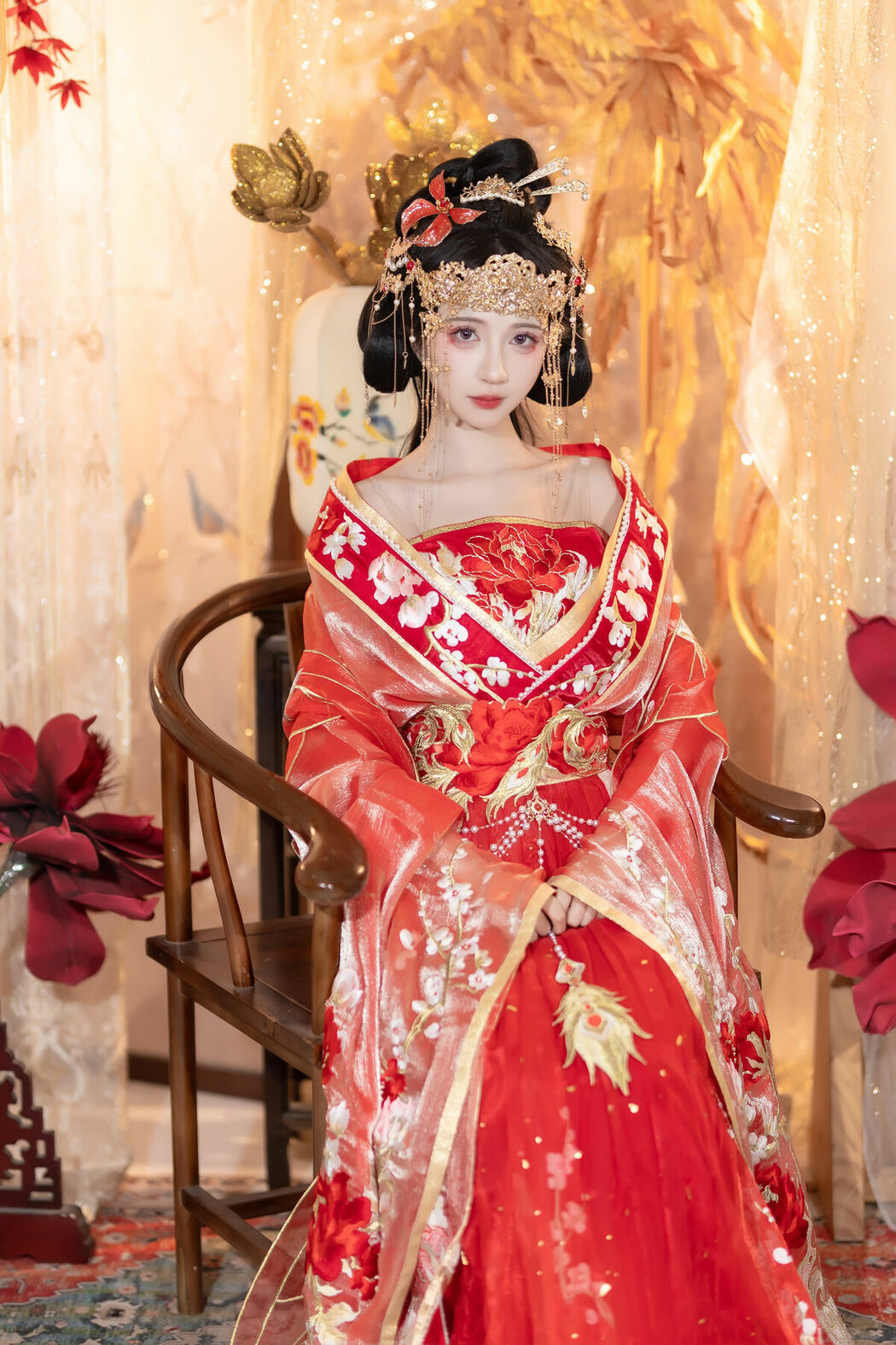 YiTuYu艺图语 Vol.8690 Qi Luo Sheng De Xiao Su Su (24P)