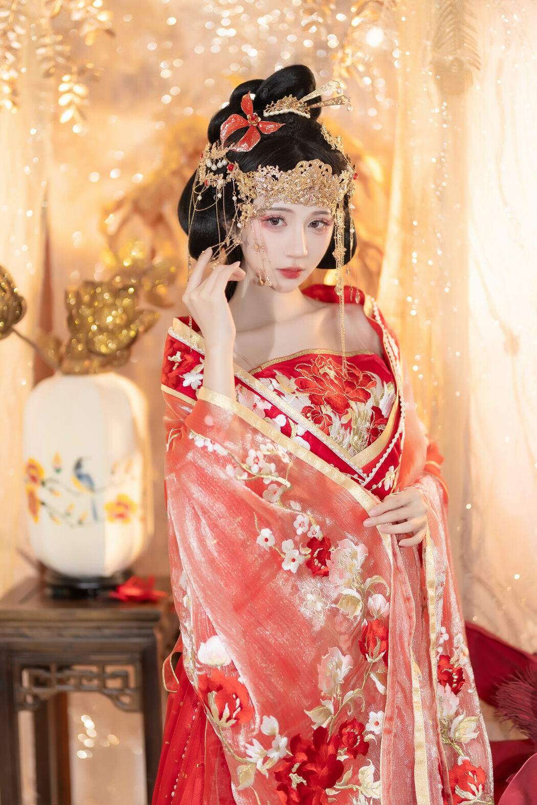 YiTuYu艺图语 Vol.8690 Qi Luo Sheng De Xiao Su Su (24P)