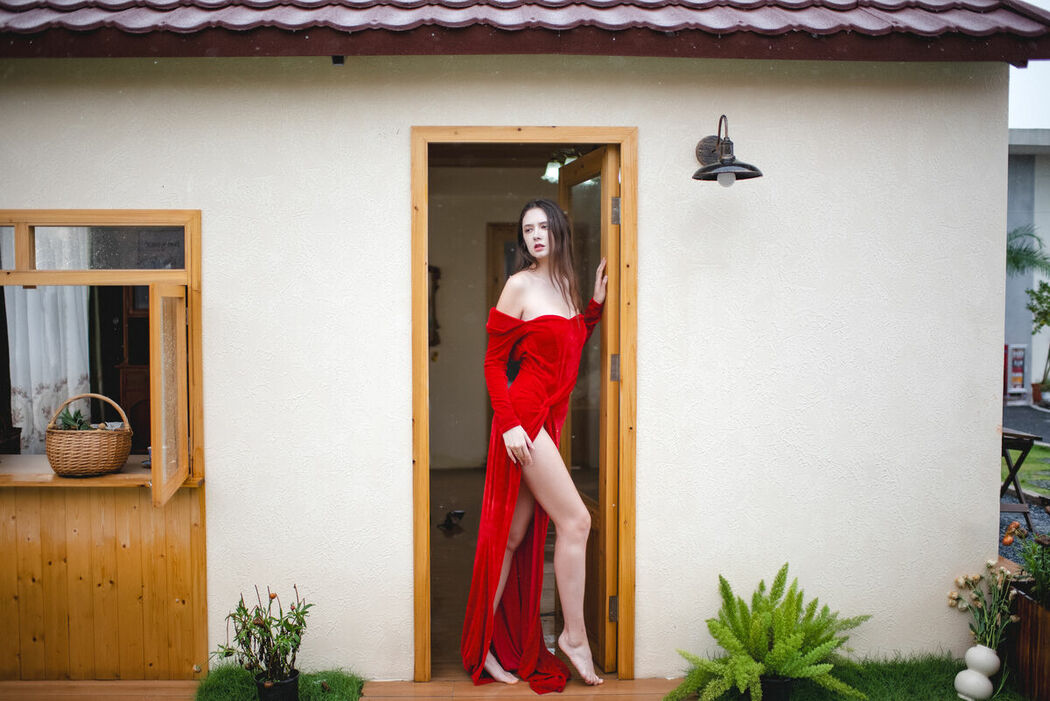 YiTuYu艺图语 Vol.8688 She Mi Tuo Wa (18P)