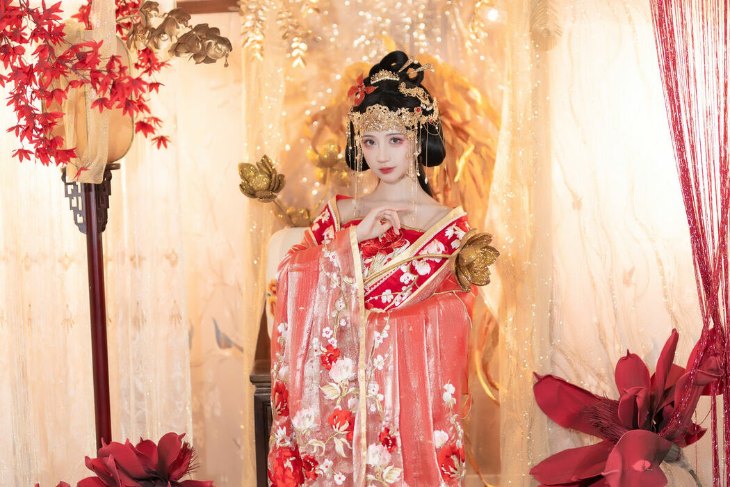 YiTuYu艺图语 Vol.8690 Qi Luo Sheng De Xiao Su Su (24P)