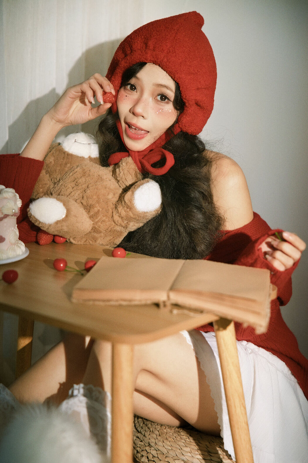 YiTuYu艺图语 Vol.8677 Dan Gao (16P)