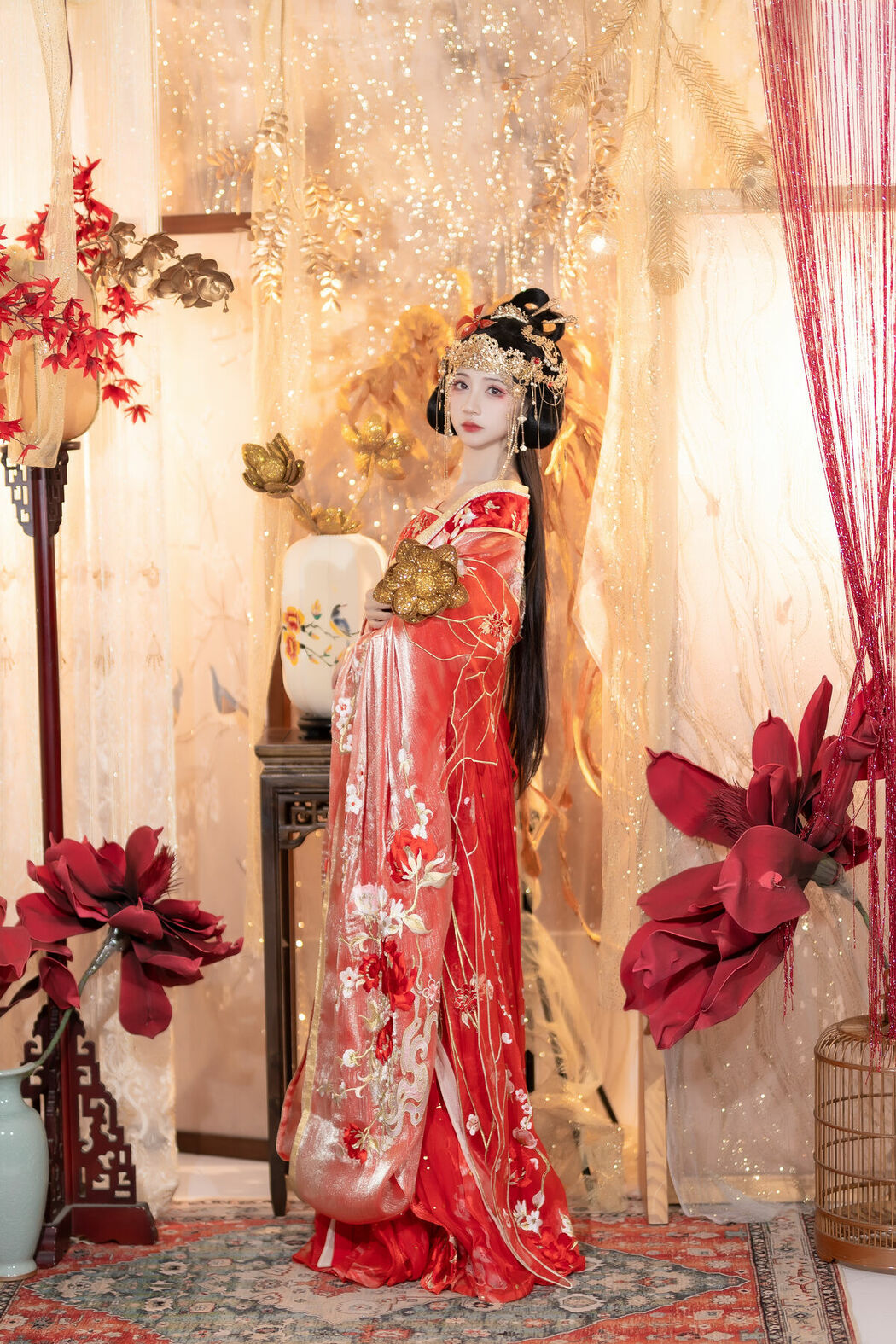 YiTuYu艺图语 Vol.8690 Qi Luo Sheng De Xiao Su Su (24P)