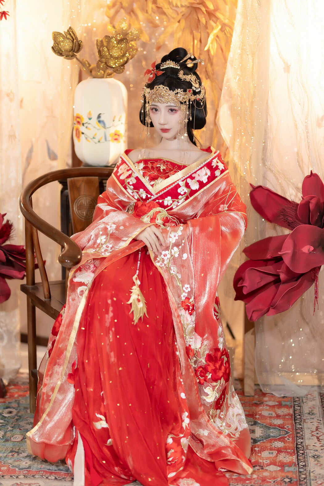 YiTuYu艺图语 Vol.8690 Qi Luo Sheng De Xiao Su Su (24P)