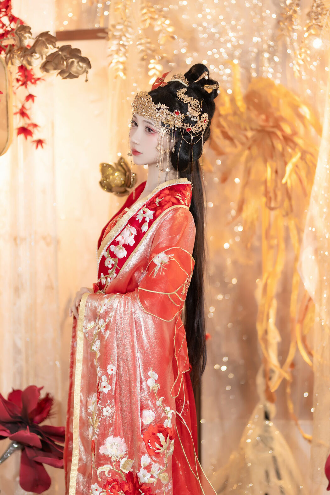 YiTuYu艺图语 Vol.8690 Qi Luo Sheng De Xiao Su Su (24P)