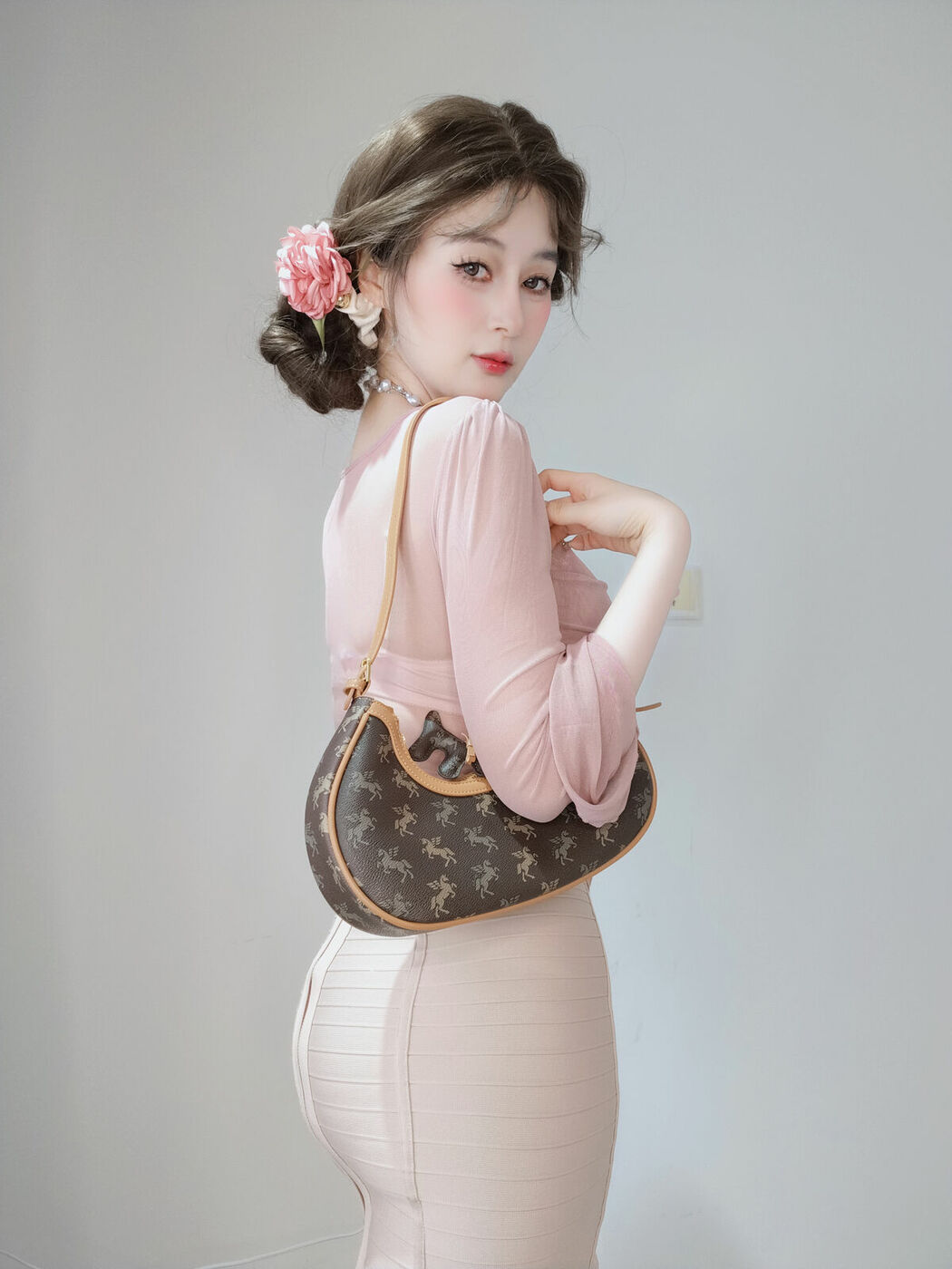 Coser@白银81 – Fantia 2024年11月会员合集16套 Part02 (69P)