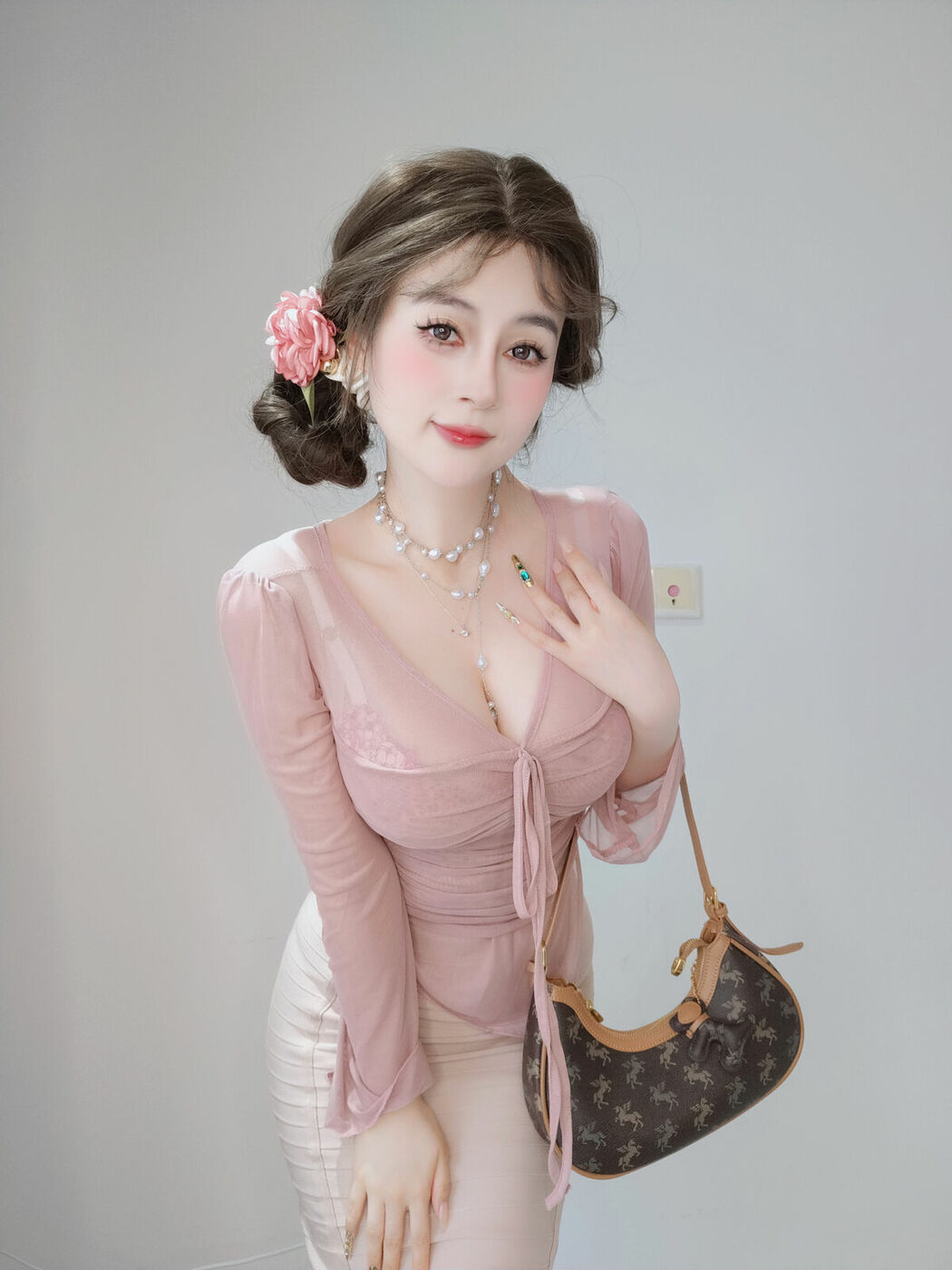 Coser@白银81 – Fantia 2024年11月会员合集16套 Part02 (69P)