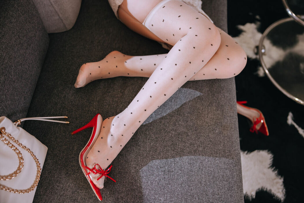 Coser@日奈娇 – 前妻的诱惑 Part03 (61P)