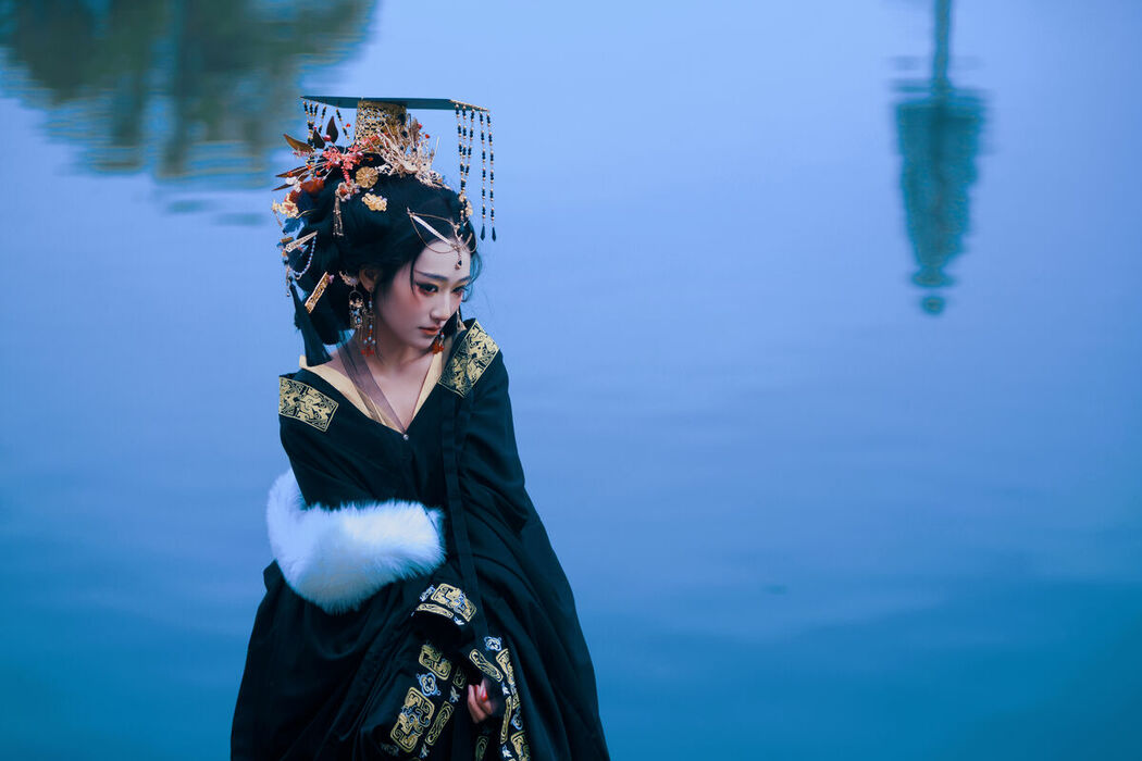 YiTuYu艺图语 Vol.8704 Xiao Hong (44P)