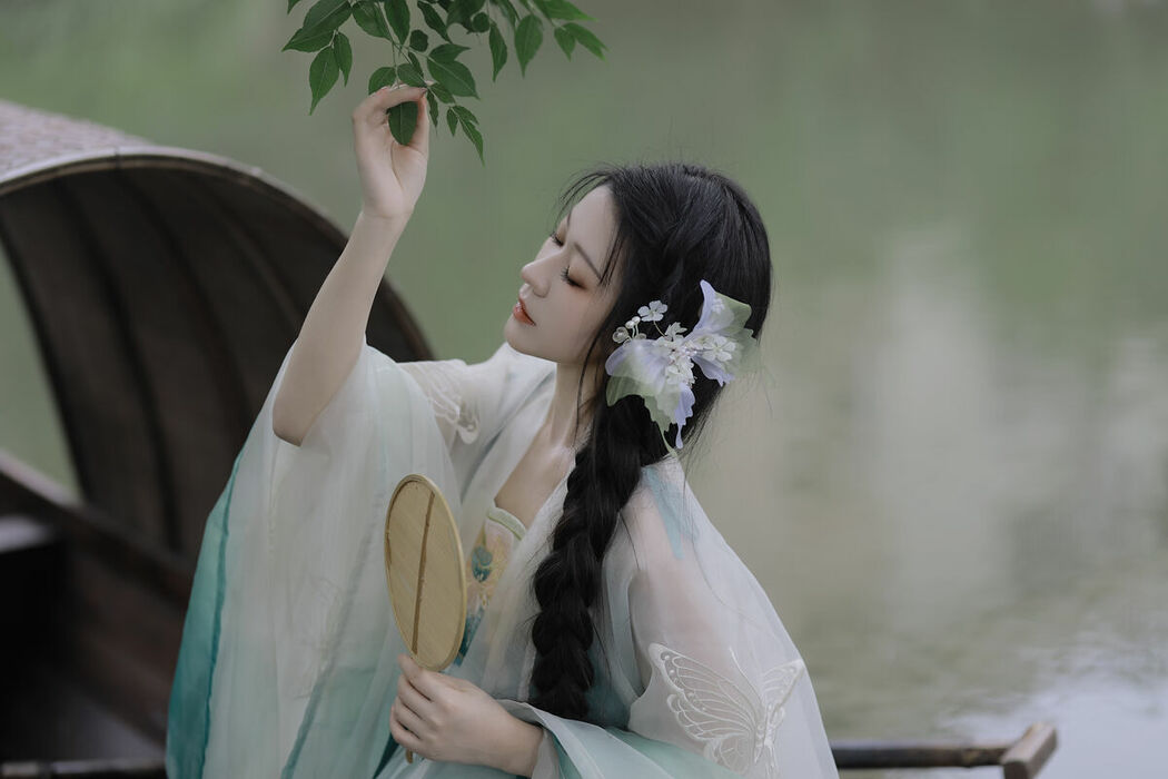 YiTuYu艺图语 Vol.8711 Wu Yue (16P)