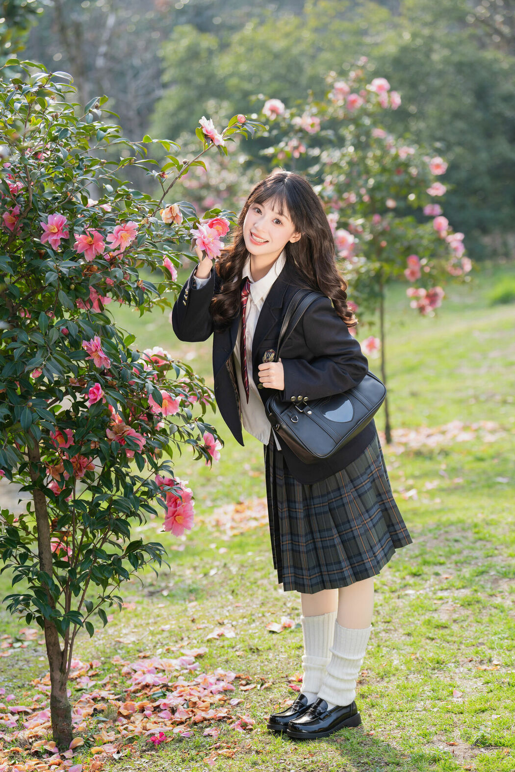 YiTuYu艺图语 Vol.8694 Xia Yu Xiao Nian (29P)