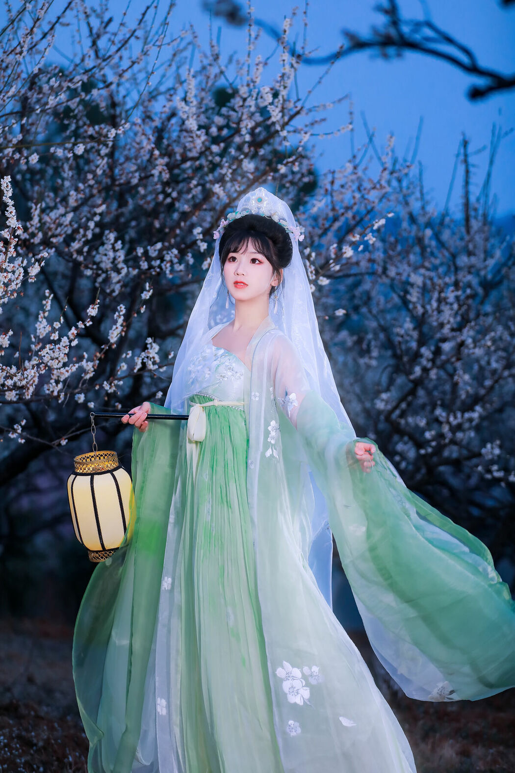 YiTuYu艺图语 Vol.8718 Zhou Zhou AY (23P)