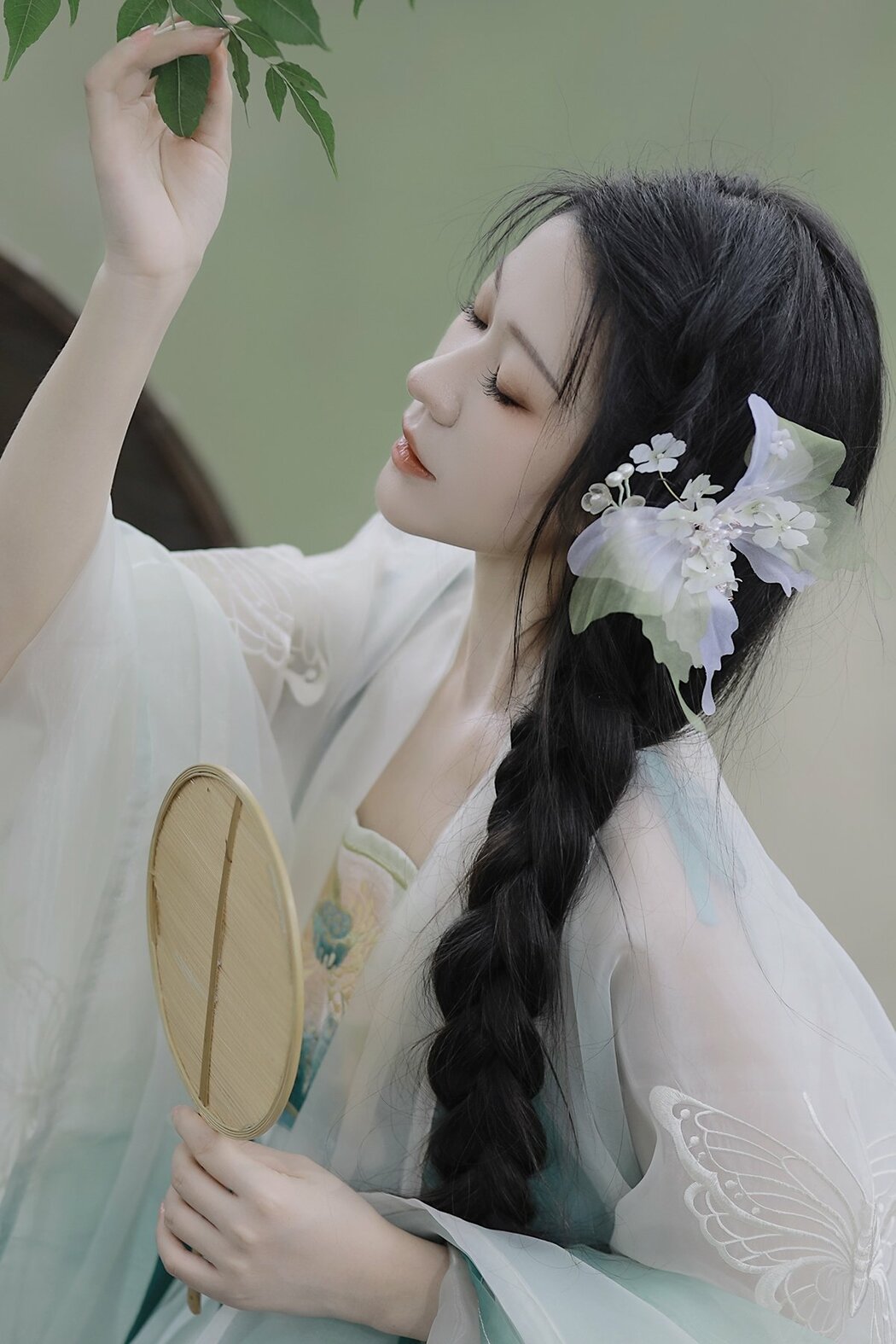 YiTuYu艺图语 Vol.8711 Wu Yue (16P) Cover Photo