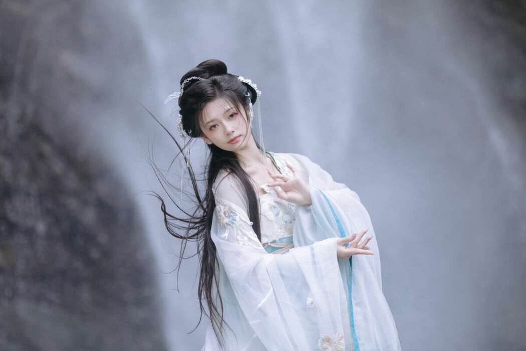 YiTuYu艺图语 Vol.8709 Chi Yan Zai Zhe Li (21P)