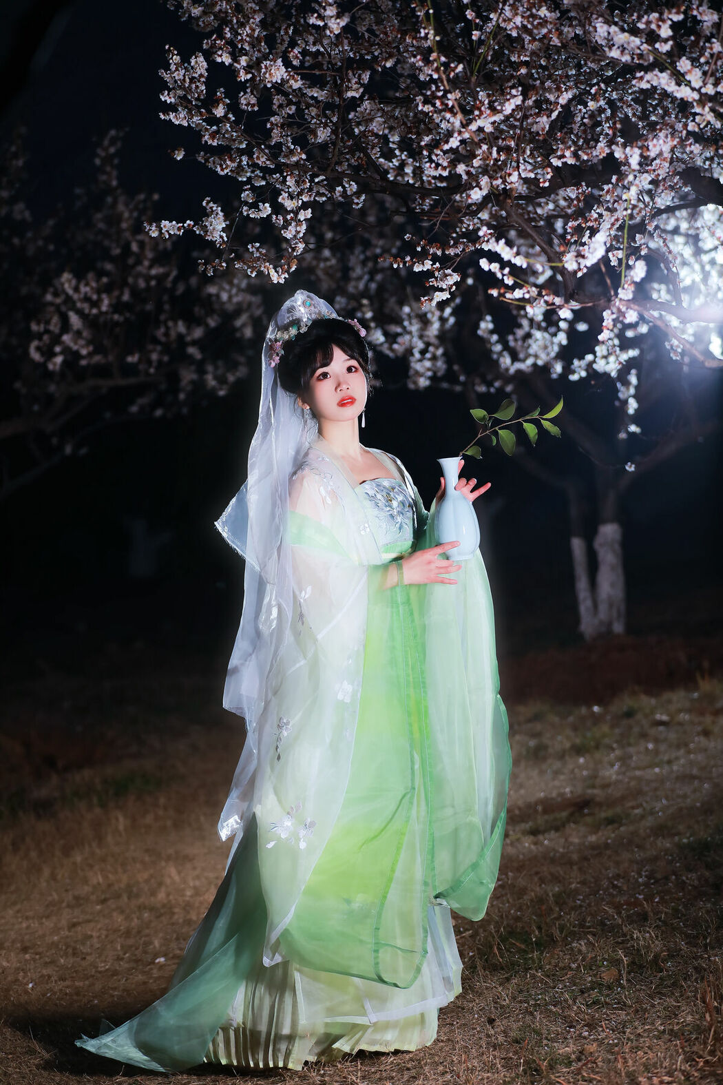 YiTuYu艺图语 Vol.8718 Zhou Zhou AY (23P)