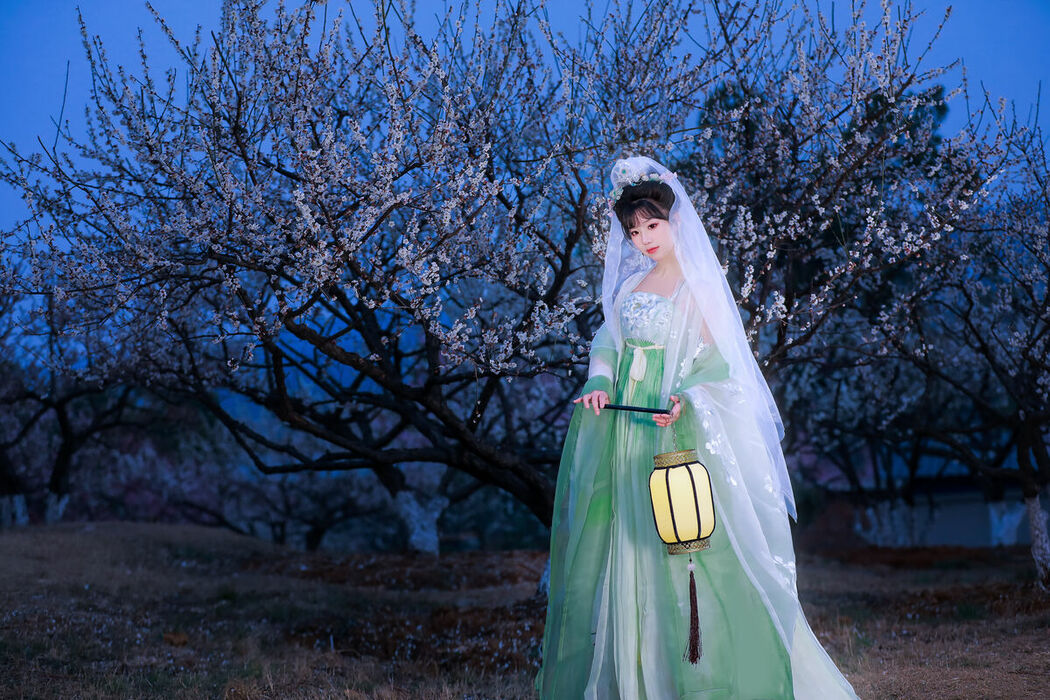 YiTuYu艺图语 Vol.8718 Zhou Zhou AY (23P)