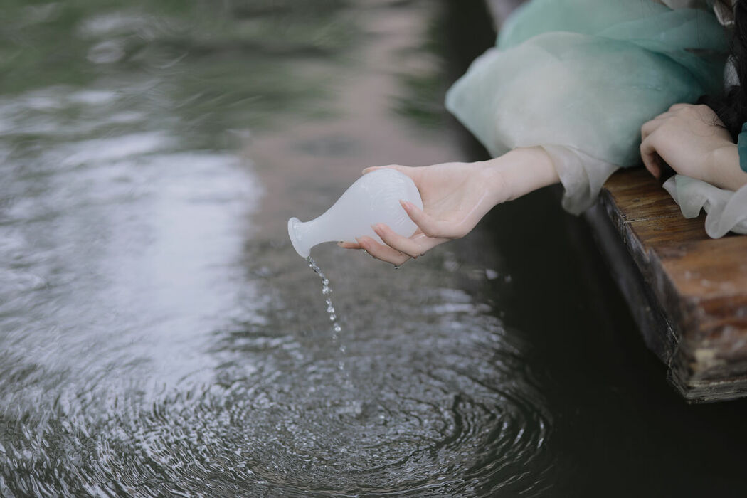 YiTuYu艺图语 Vol.8711 Wu Yue (16P)