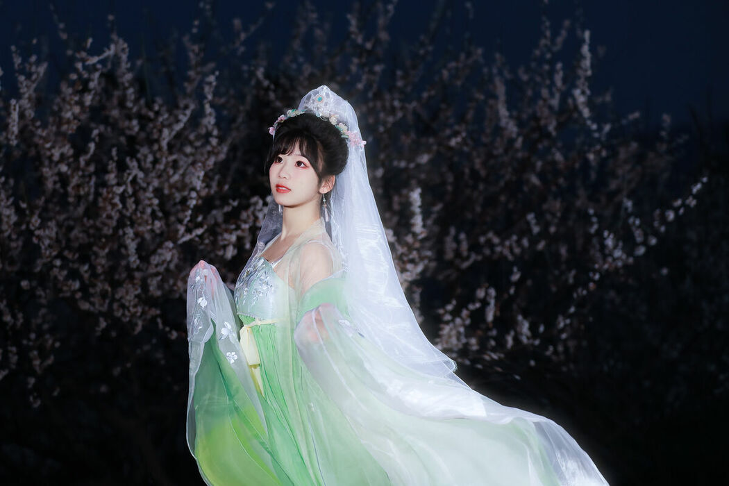 YiTuYu艺图语 Vol.8718 Zhou Zhou AY (23P)