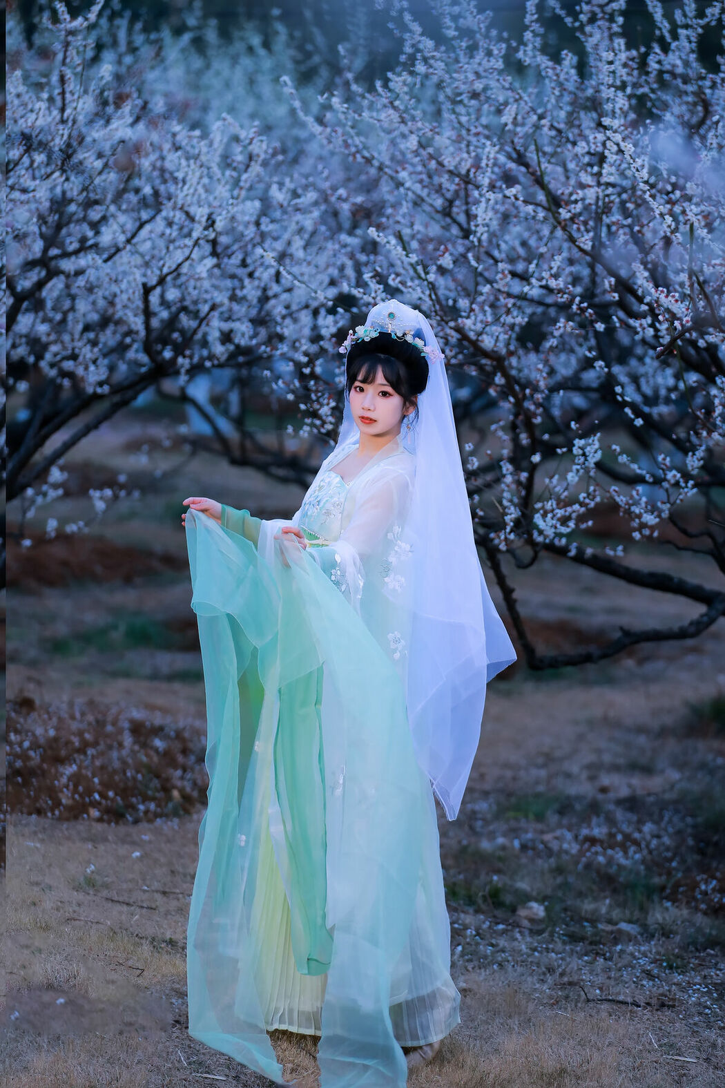 YiTuYu艺图语 Vol.8718 Zhou Zhou AY (23P)