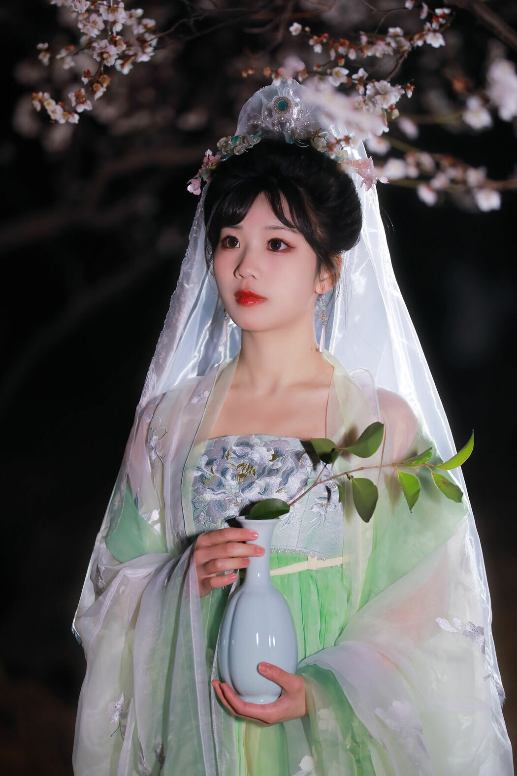 YiTuYu艺图语 Vol.8718 Zhou Zhou AY (23P)