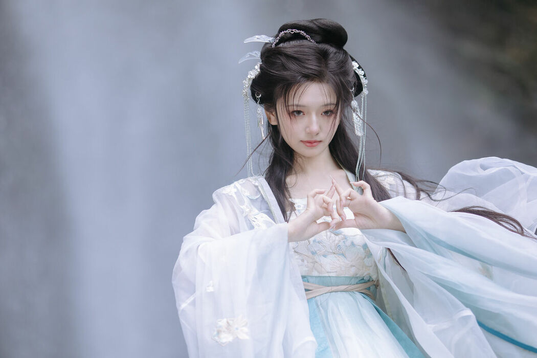 YiTuYu艺图语 Vol.8709 Chi Yan Zai Zhe Li (21P)