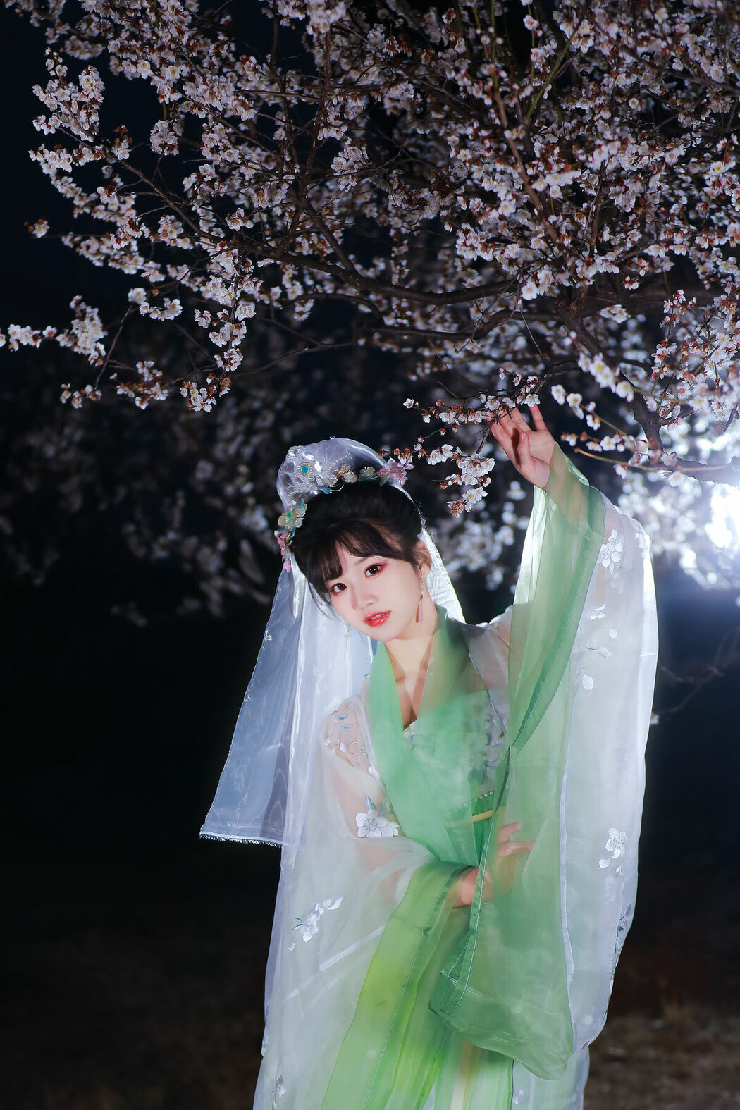 YiTuYu艺图语 Vol.8718 Zhou Zhou AY (23P)