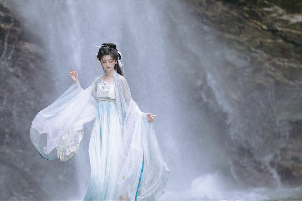 YiTuYu艺图语 Vol.8709 Chi Yan Zai Zhe Li (21P)