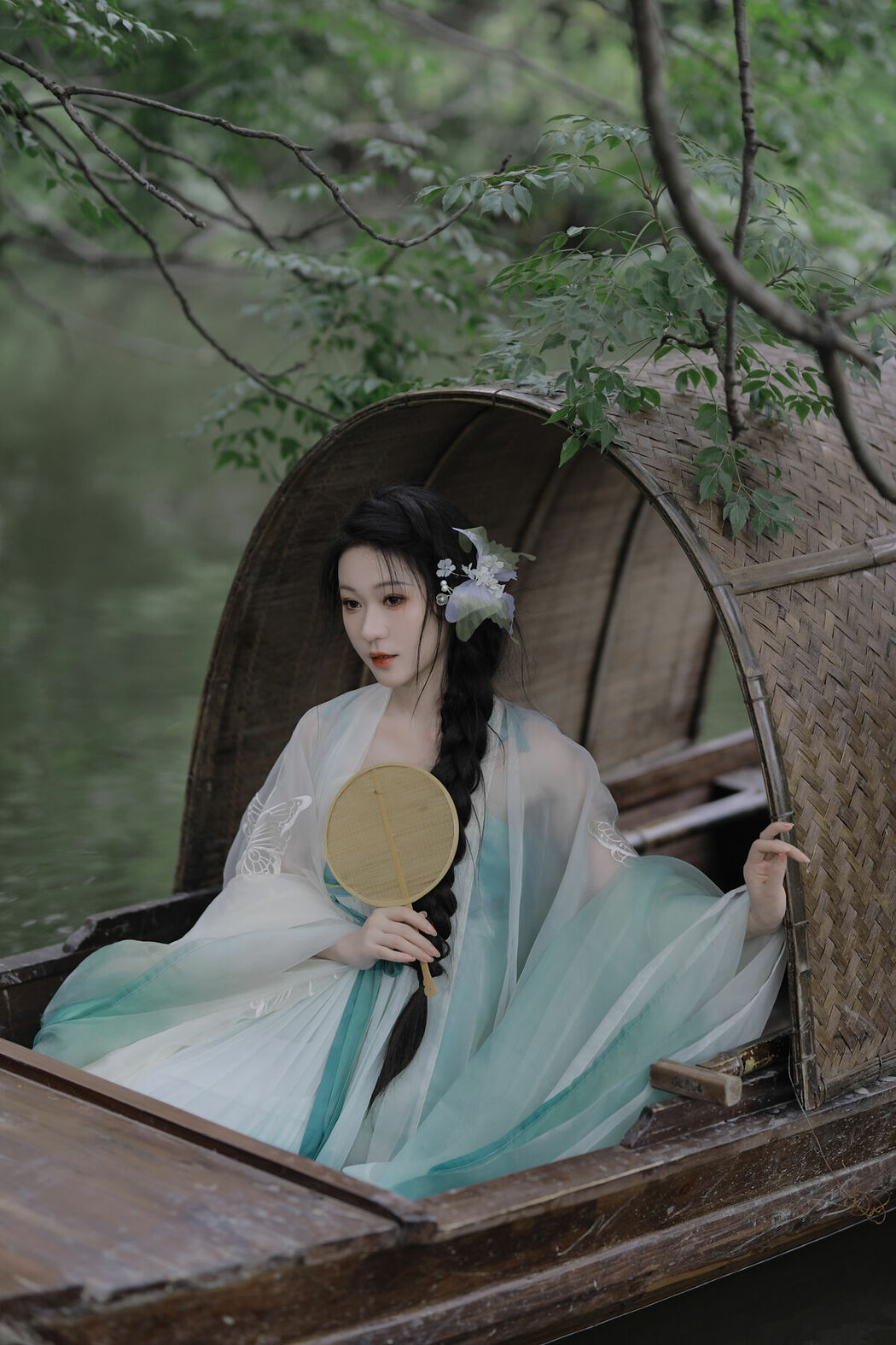 YiTuYu艺图语 Vol.8711 Wu Yue (16P)