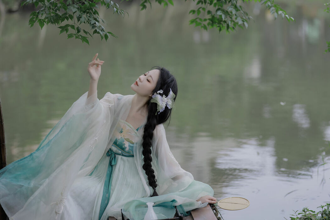 YiTuYu艺图语 Vol.8711 Wu Yue (16P)