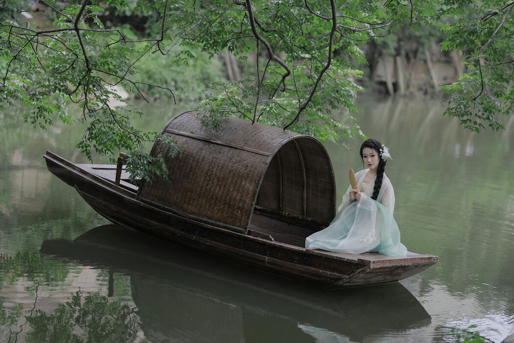 YiTuYu艺图语 Vol.8711 Wu Yue (16P)