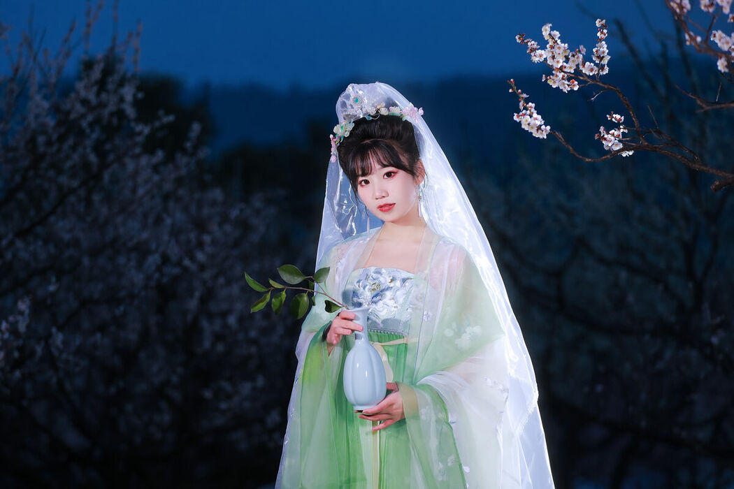 YiTuYu艺图语 Vol.8718 Zhou Zhou AY (23P)